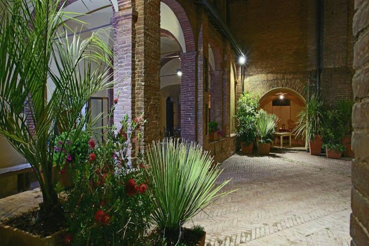 Il Chiostro Del Carmine Siena