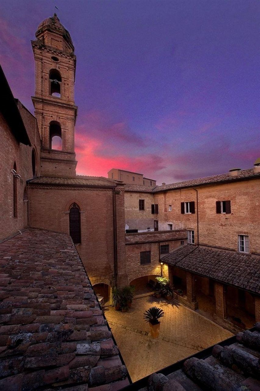 Il Chiostro Del Carmine Siena