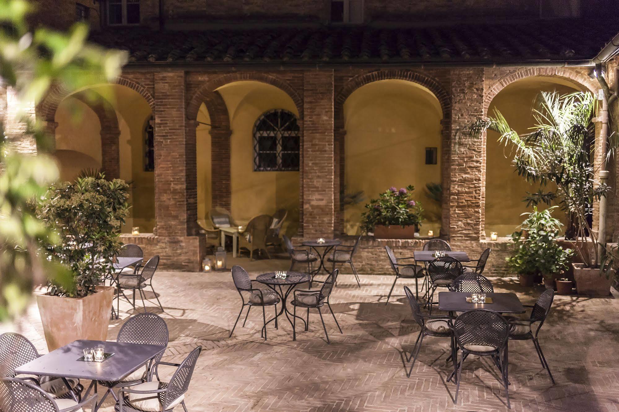 Il Chiostro Del Carmine Siena